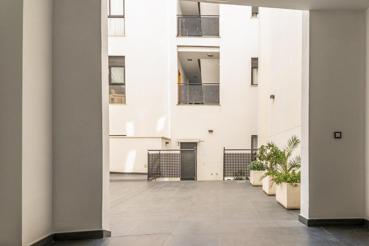 -Malagasunapts- Modern Citycentre Pool&Parking Exterior foto