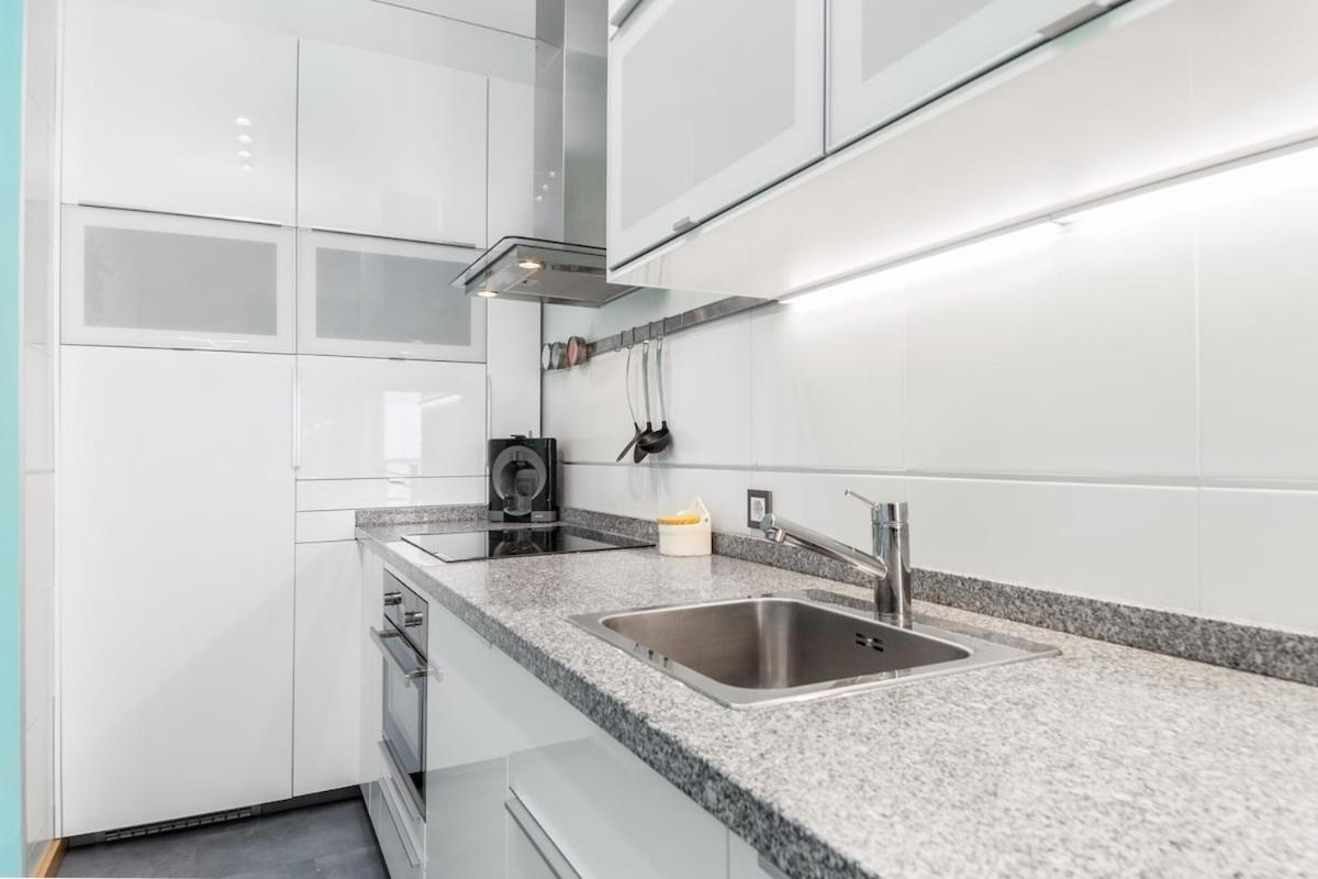 -Malagasunapts- Modern Citycentre Pool&Parking Exterior foto